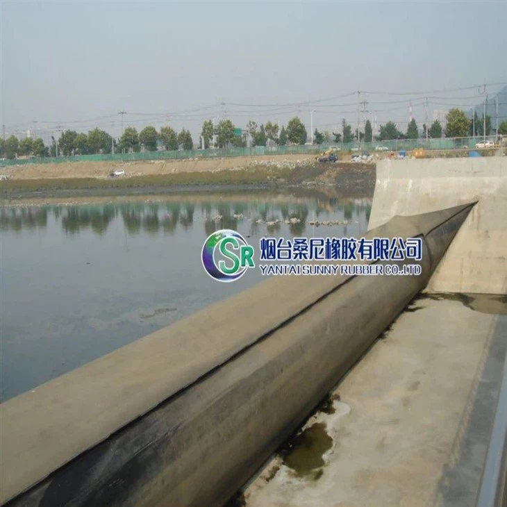 천 표면을 가진 고무 가방